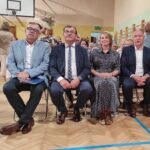 Władze szkoły na uroczystości zakończenia roku szkolnego w gminie Będzino.