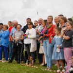 Tłumy w Dożynkach Gminne Tymień 2025 cieszące się uroczystością.