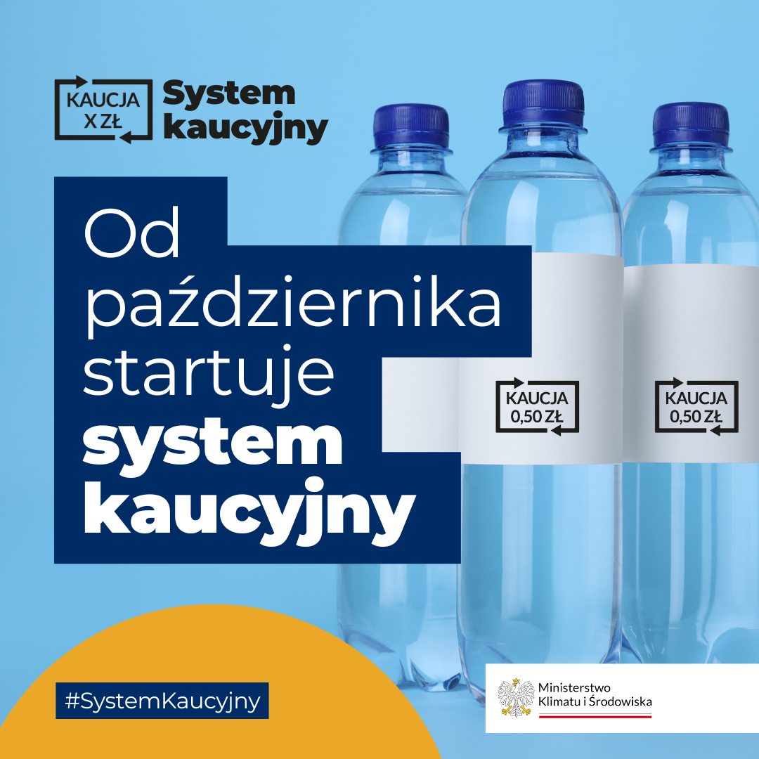 Butelki na wodę z etykietami kaucyjnymi o wartości 0,50 zł, zapowiadającymi uruchomienie systemu kaucyjnego w październiku.